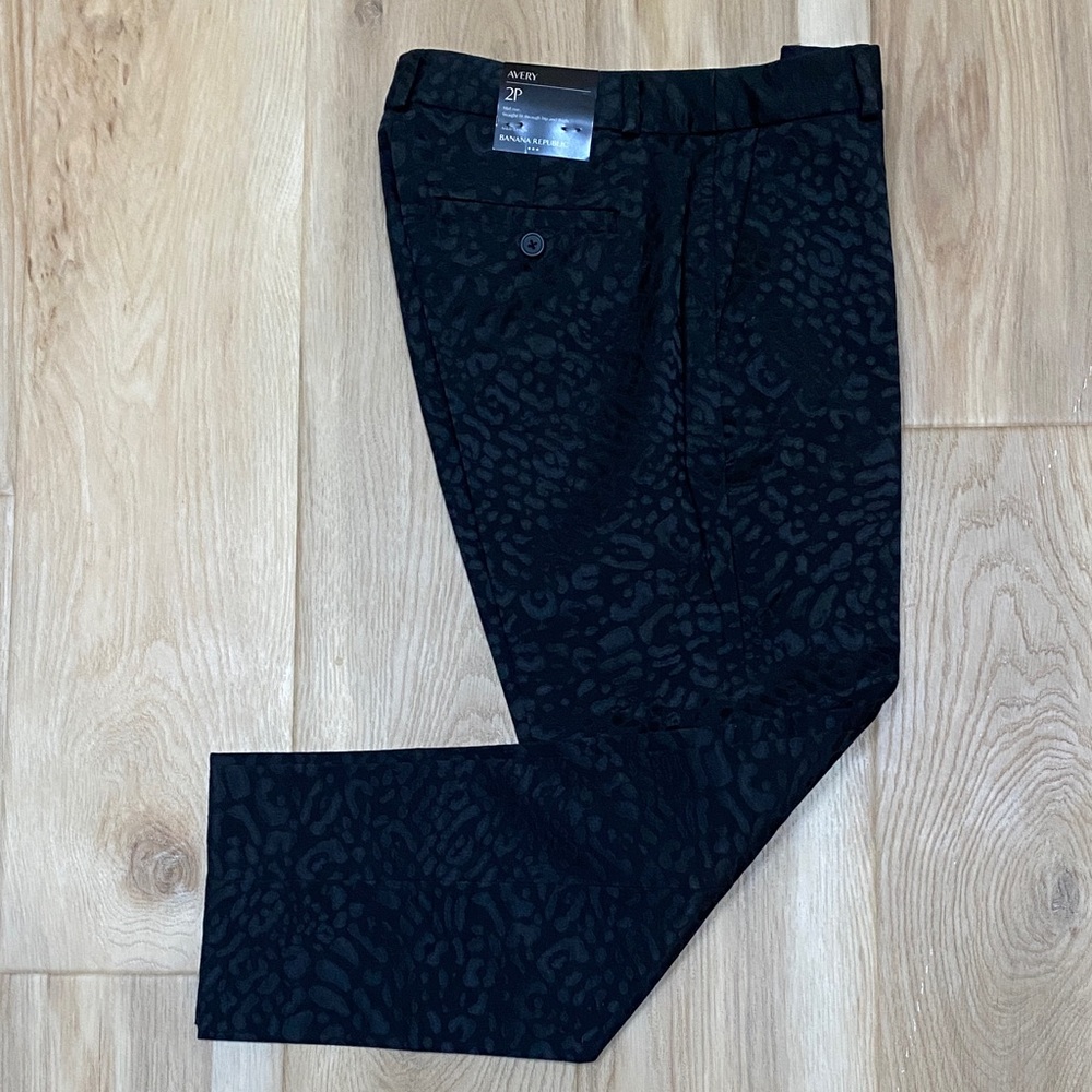 💥5 for $18💥 Banana Republic Black Subtle Animal-Print Cropped Dress Pants